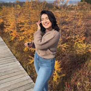 Meet your Posher, Chloé